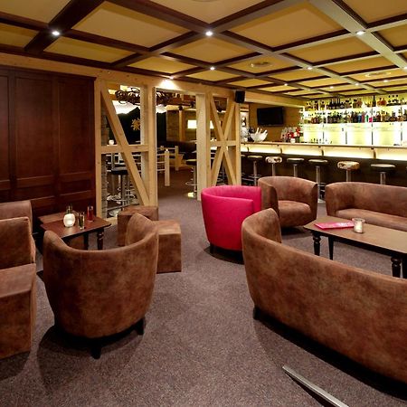 Hotel Walliserkanne Grachen Bagian luar foto