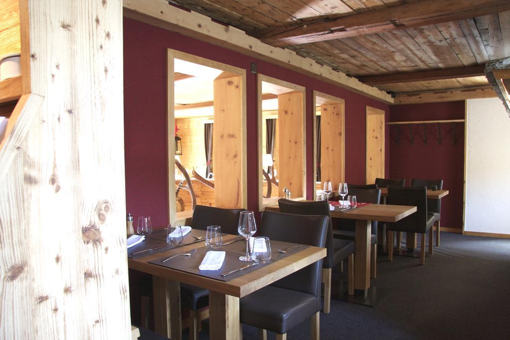 Hotel Walliserkanne Grachen Bagian luar foto