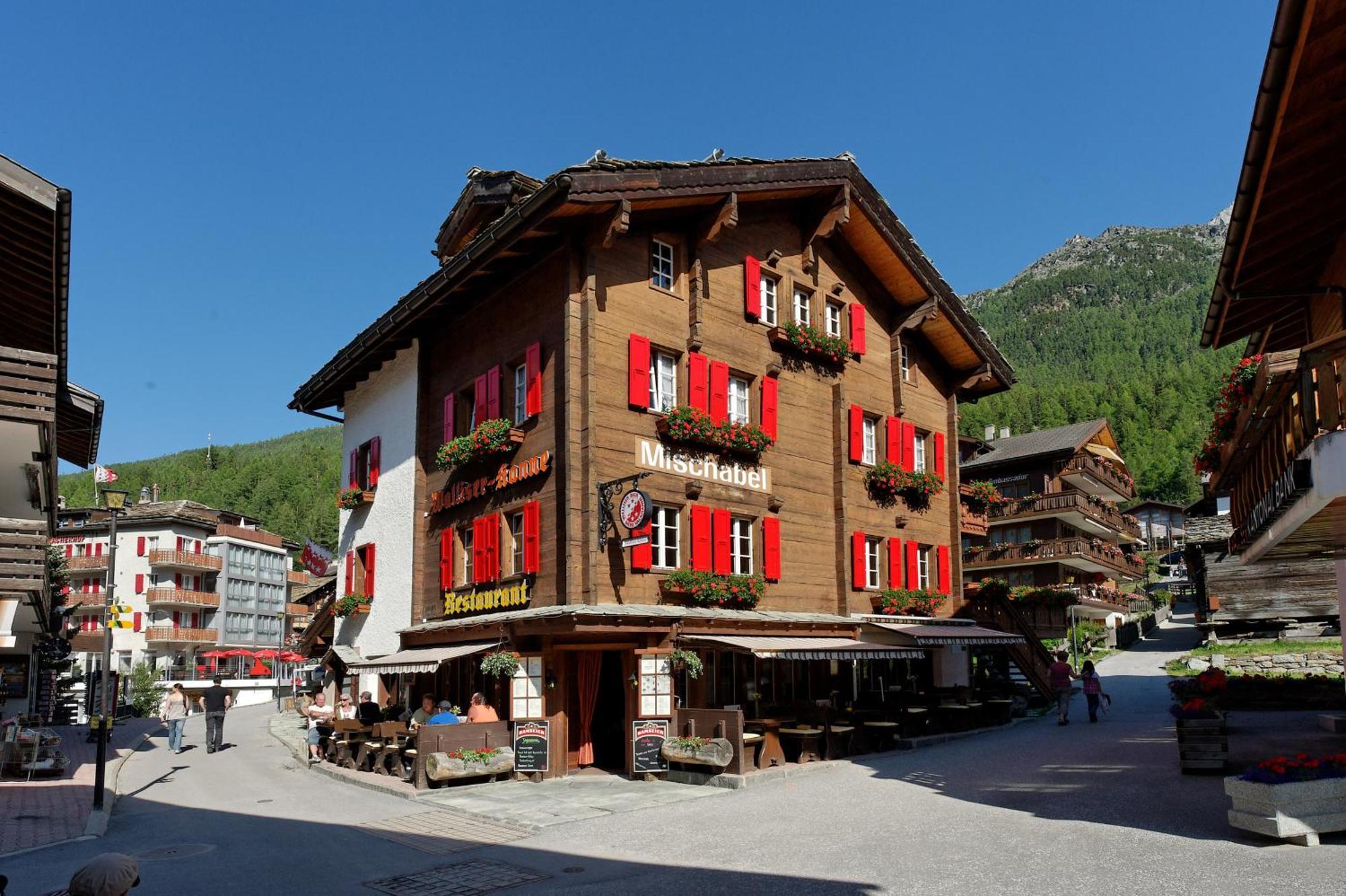 Hotel Walliserkanne Grachen Bagian luar foto