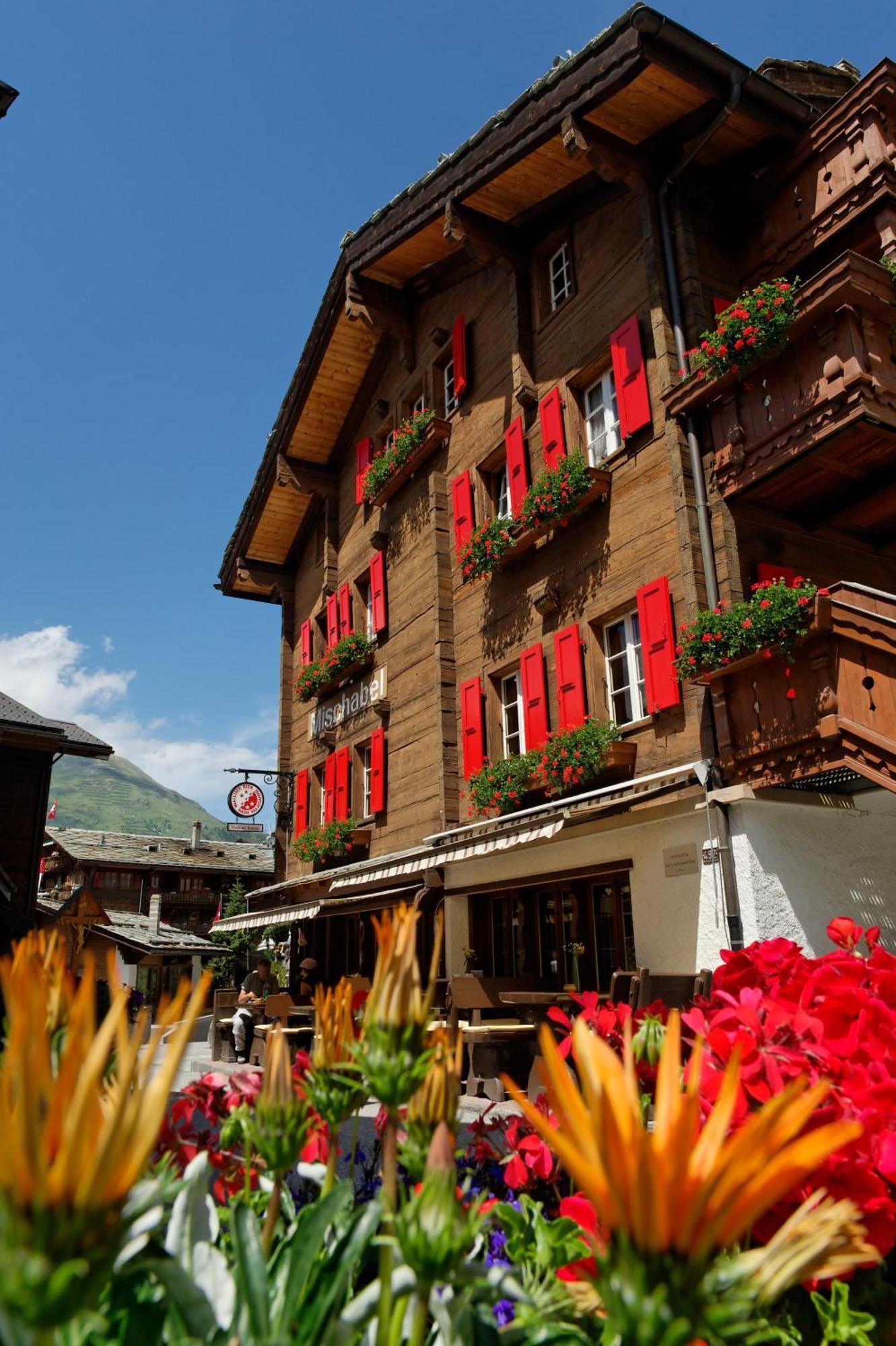Hotel Walliserkanne Grachen Bagian luar foto