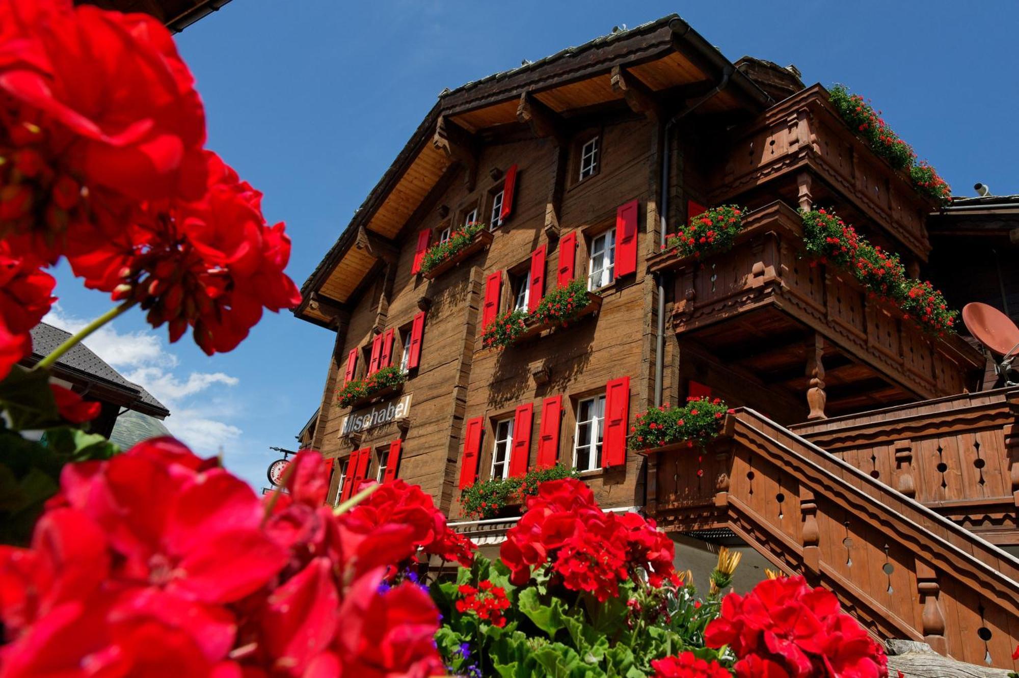 Hotel Walliserkanne Grachen Bagian luar foto