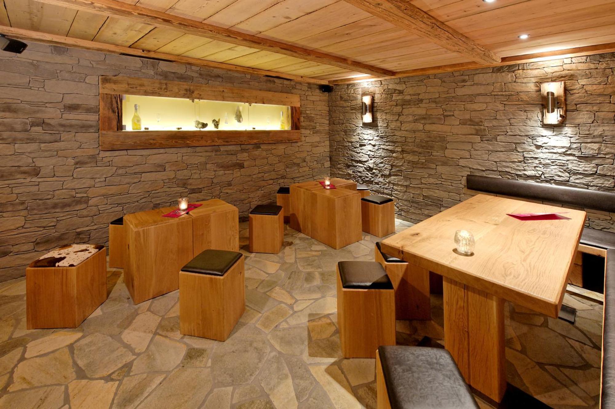 Hotel Walliserkanne Grachen Bagian luar foto
