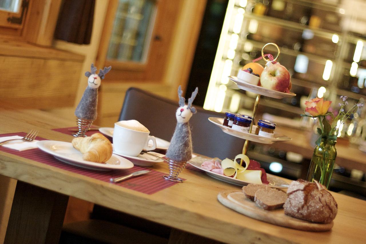Hotel Walliserkanne Grachen Bagian luar foto